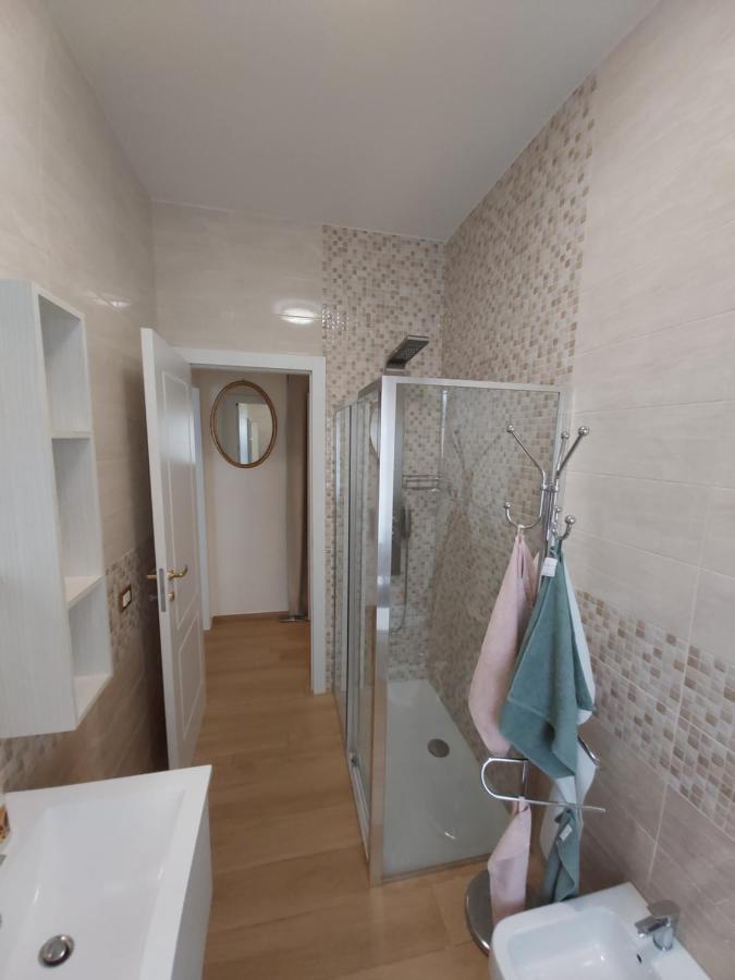 Le Rive Apartment เดเซนซาโนเดลการ์ดา ภายนอก รูปภาพ