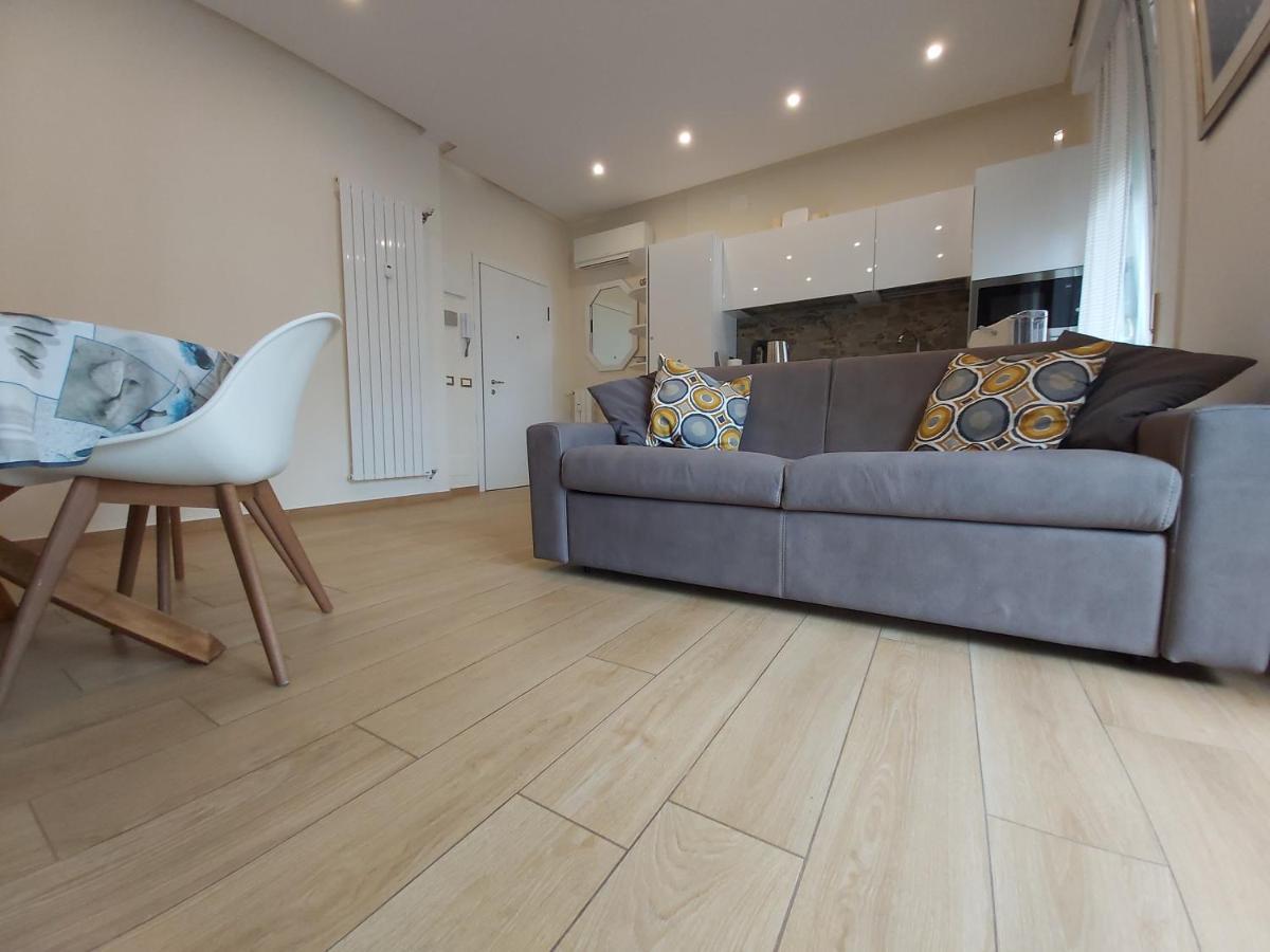 Le Rive Apartment เดเซนซาโนเดลการ์ดา ภายนอก รูปภาพ